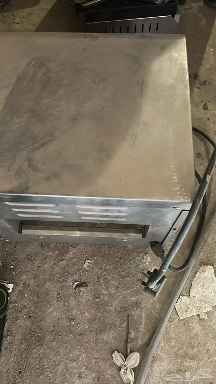 معدات مطعم كاملة بحالة نظيفة 42