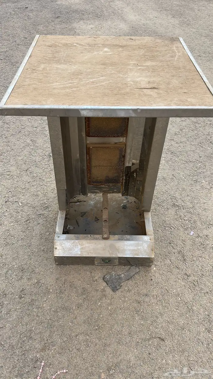 معدات مطعم كاملة بحالة نظيفة 76