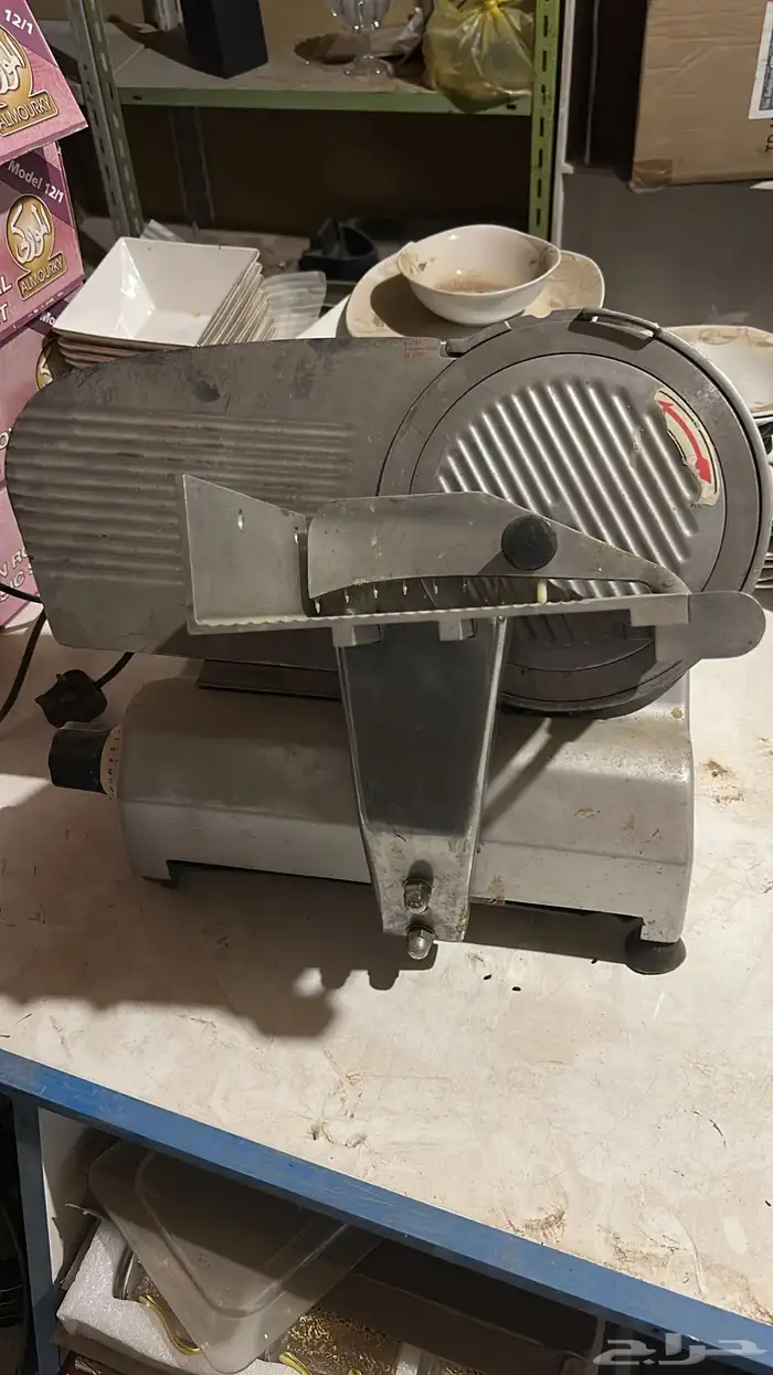 معدات مطعم كاملة بحالة نظيفة 30