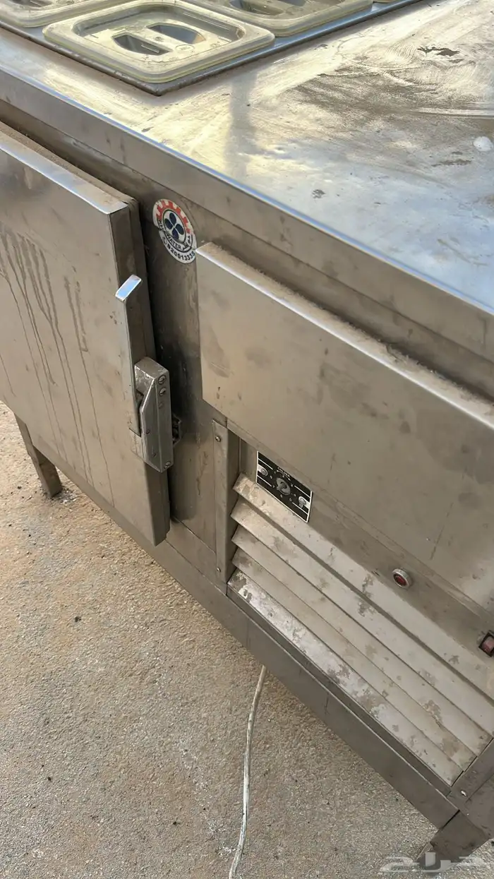 معدات مطعم كاملة بحالة نظيفة 50