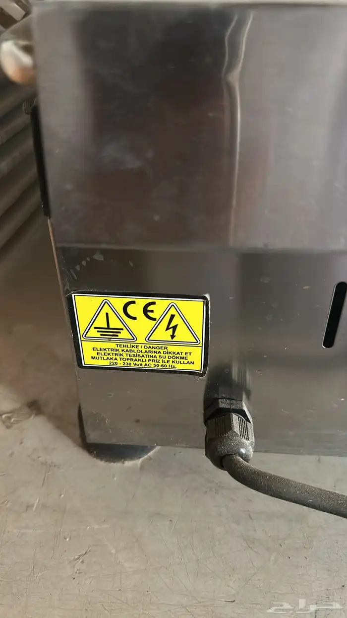 معدات مطعم كاملة بحالة نظيفة 37