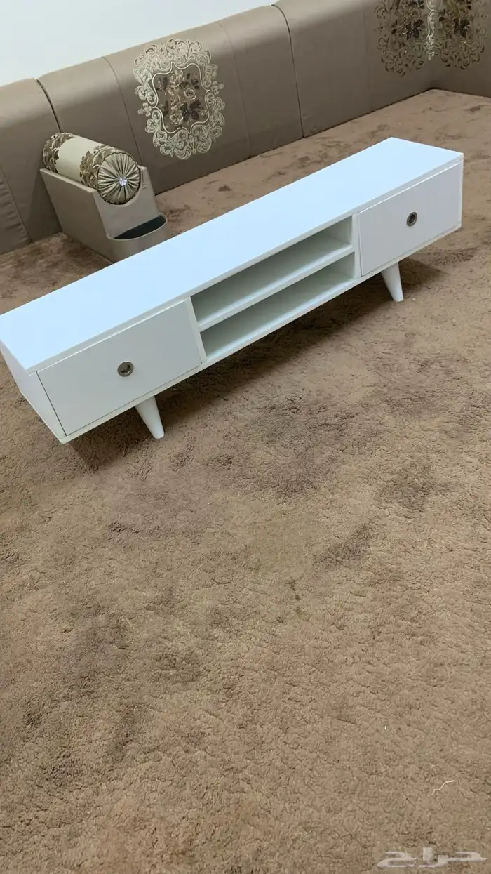 طاولة تلفزيون ومساند ظهر 0