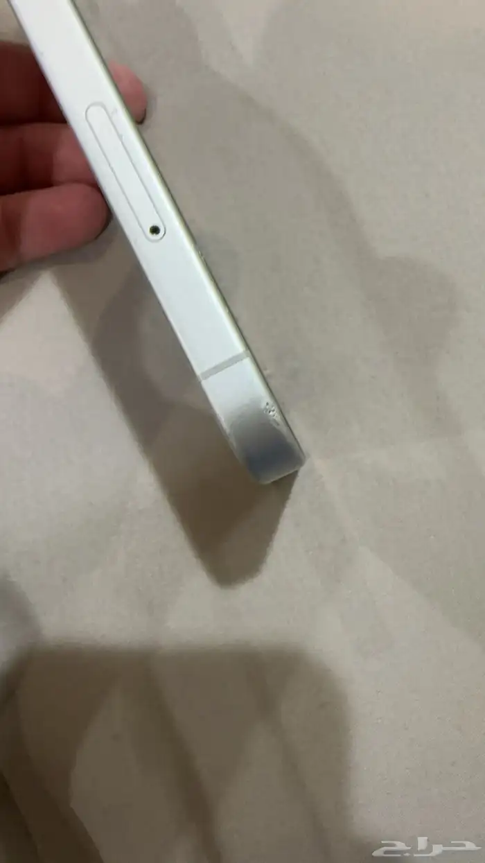 ايفون 16 عادي ابيض 5