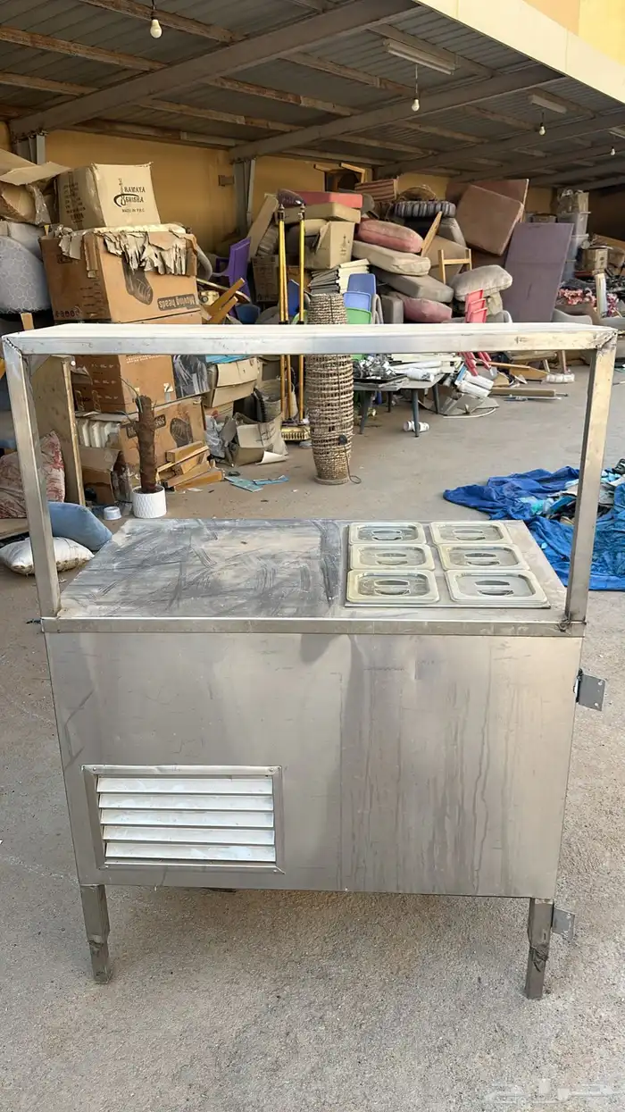 معدات مطعم كاملة بحالة نظيفة 51