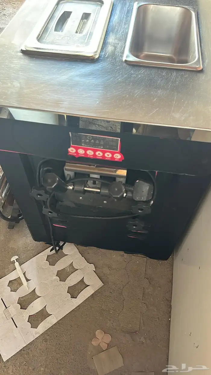 معدات مطعم كاملة بحالة نظيفة 49