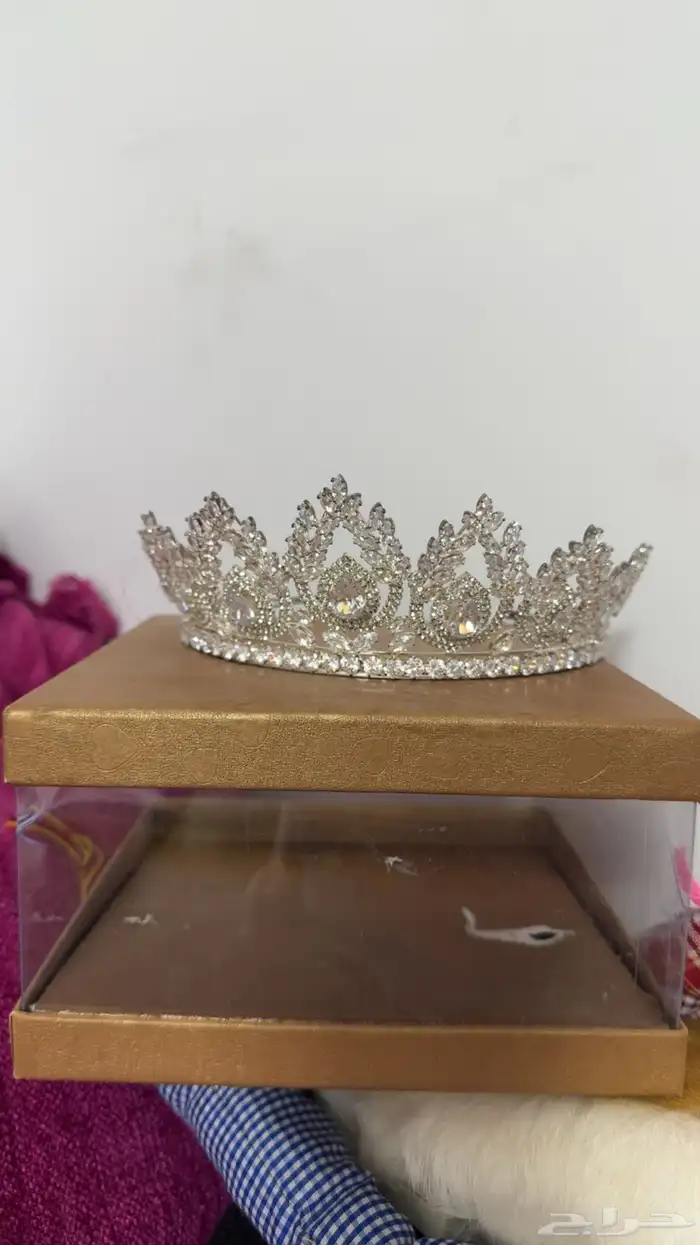 تاج عروس استخدام مره واحده فخم ومرتب 1