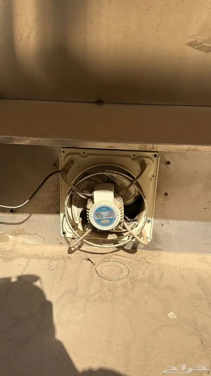 معدات مطعم كاملة بحالة نظيفة 70