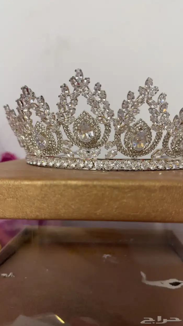 تاج عروس استخدام مره واحده فخم ومرتب 0