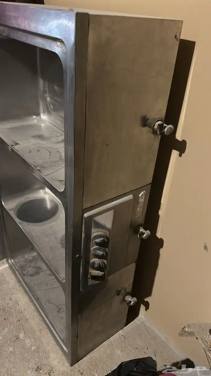 معدات مطعم كاملة بحالة نظيفة 1