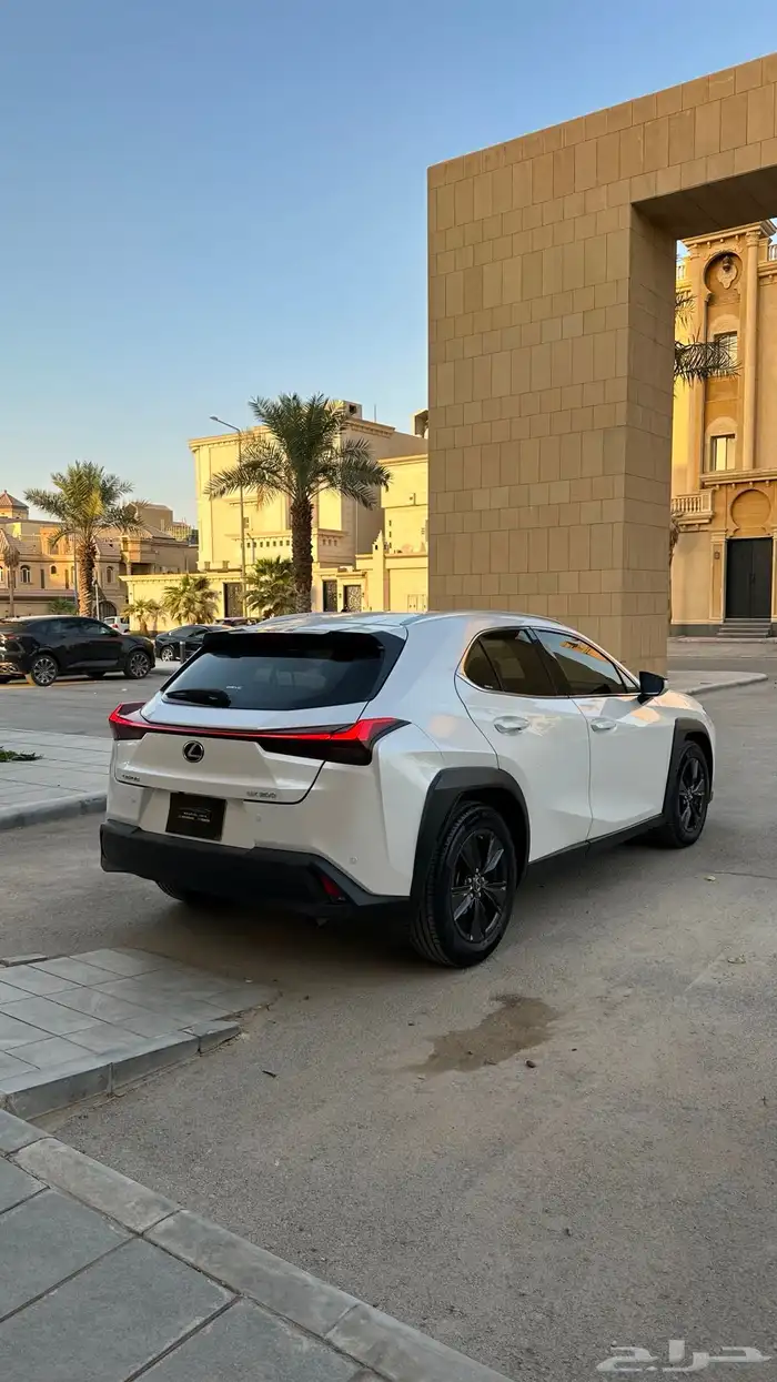 لكزس UX200 موديل 2019 سعودي مالك اول 3