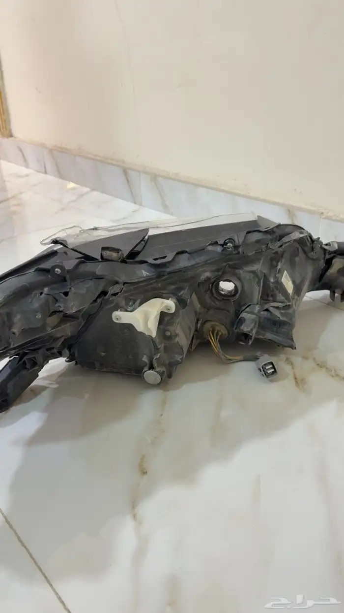 للبيع شمعة كامري 2023 يسار 3