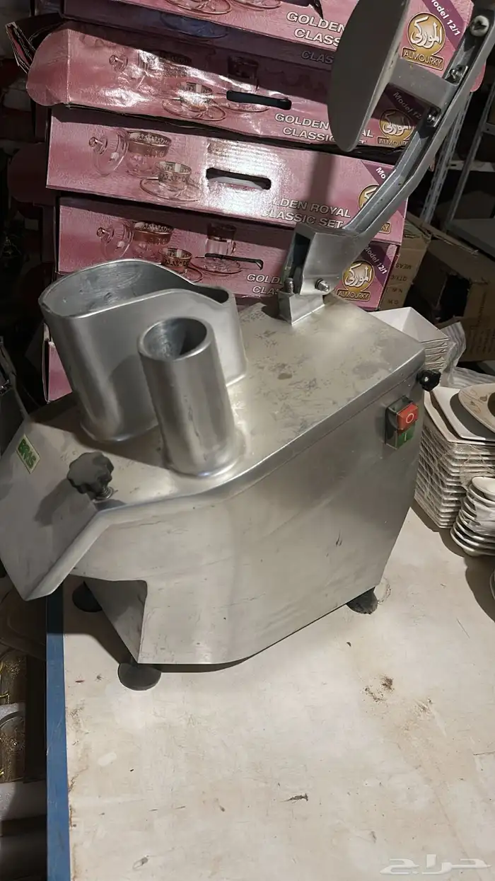 معدات مطعم كاملة بحالة نظيفة 34