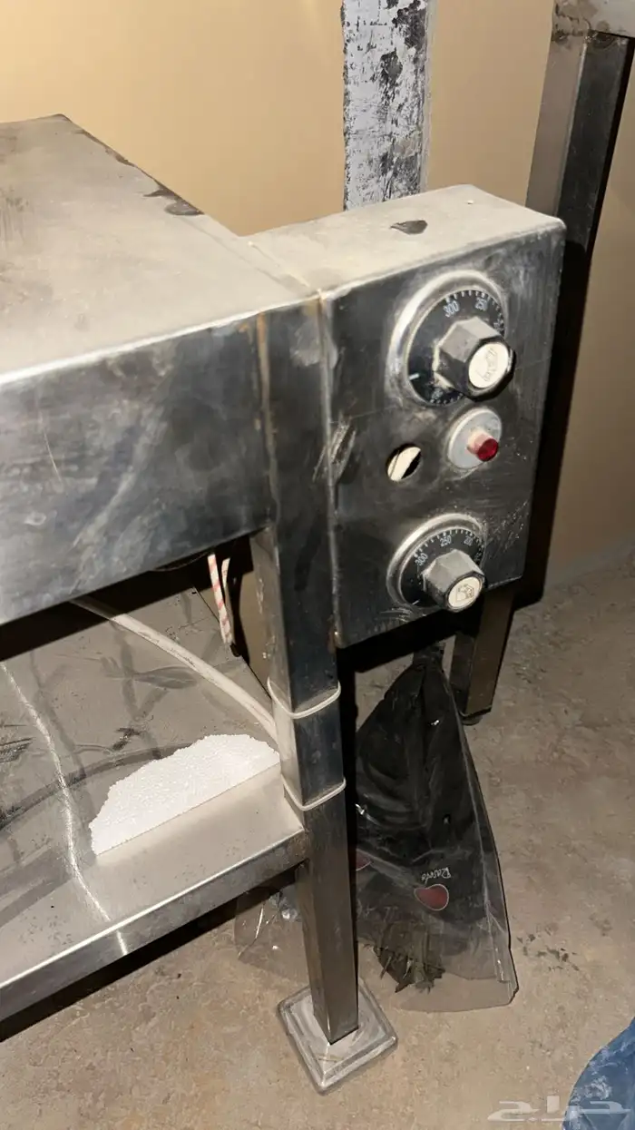 معدات مطعم كاملة بحالة نظيفة 12