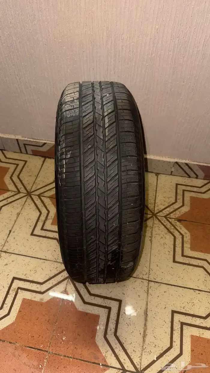 كفرات خط نظيفة جدا  ع جنوط مرسيديس 3