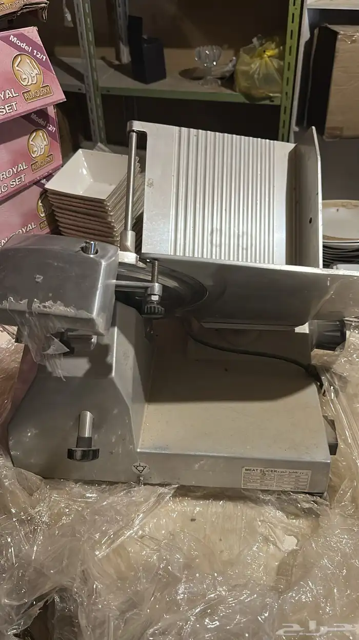 معدات مطعم كاملة بحالة نظيفة 24