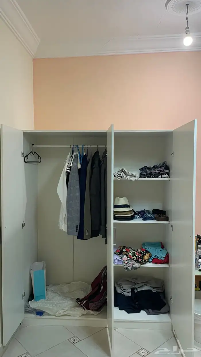 دولاب ملابس وتسريحة من ايكيا للبيع المستعجل 1