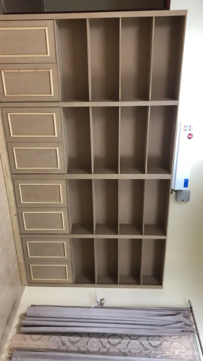 موجود تخفيضات على الخزائن والأبواب الخشب 32