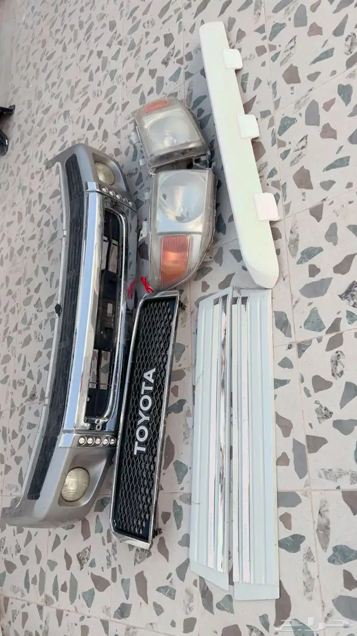 شمعات ربع وصدام وشبك وزعانف البيبان و الجناح واغراض هايلوكس 0