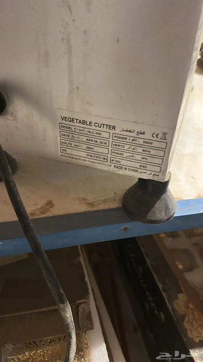 معدات مطعم كاملة بحالة نظيفة 32