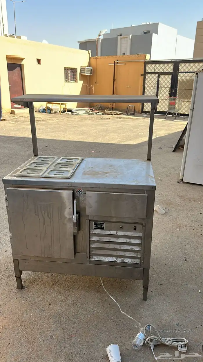 معدات مطعم كاملة بحالة نظيفة 54