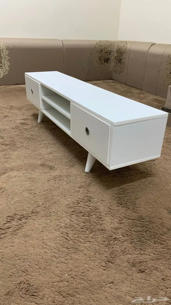 طاولة تلفزيون ومساند ظهر 2