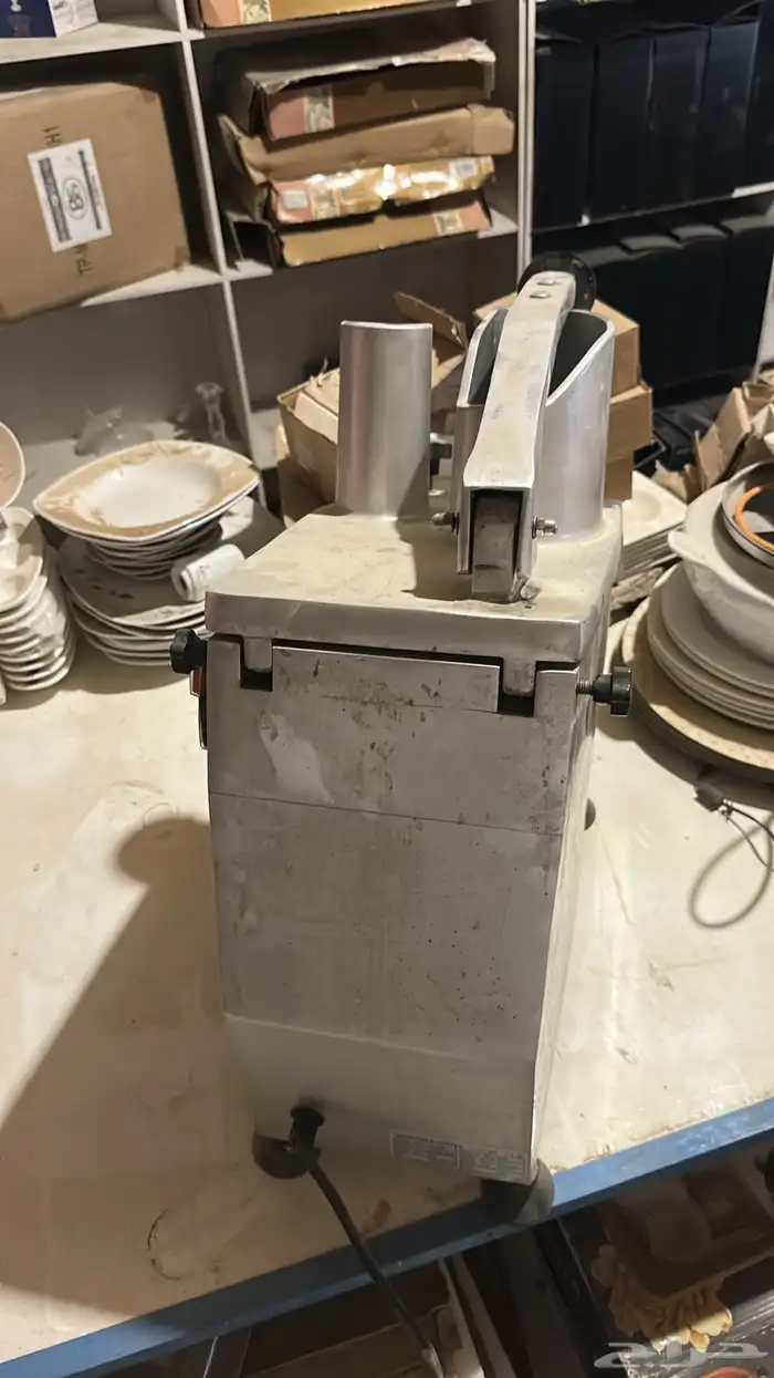 معدات مطعم كاملة بحالة نظيفة 31