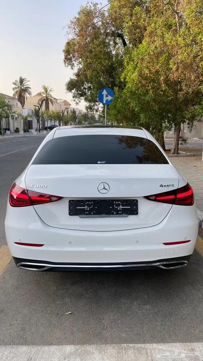 مرسيدس C300 2024 عداد 11 الف km ضمان الجفالي إلى 2026 4