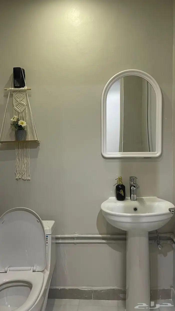 شقة ( غرفة سائق مفروشة ) بحي النزهة شهري 3