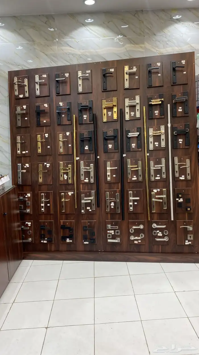 للتقبيل محل مواد بناء ونجارة 1