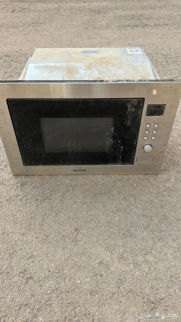 معدات مطعم كاملة بحالة نظيفة 63