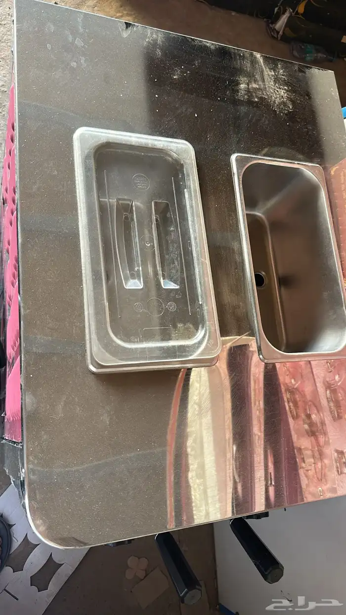 معدات مطعم كاملة بحالة نظيفة 48