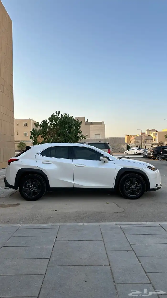 لكزس UX200 موديل 2019 سعودي مالك اول 4