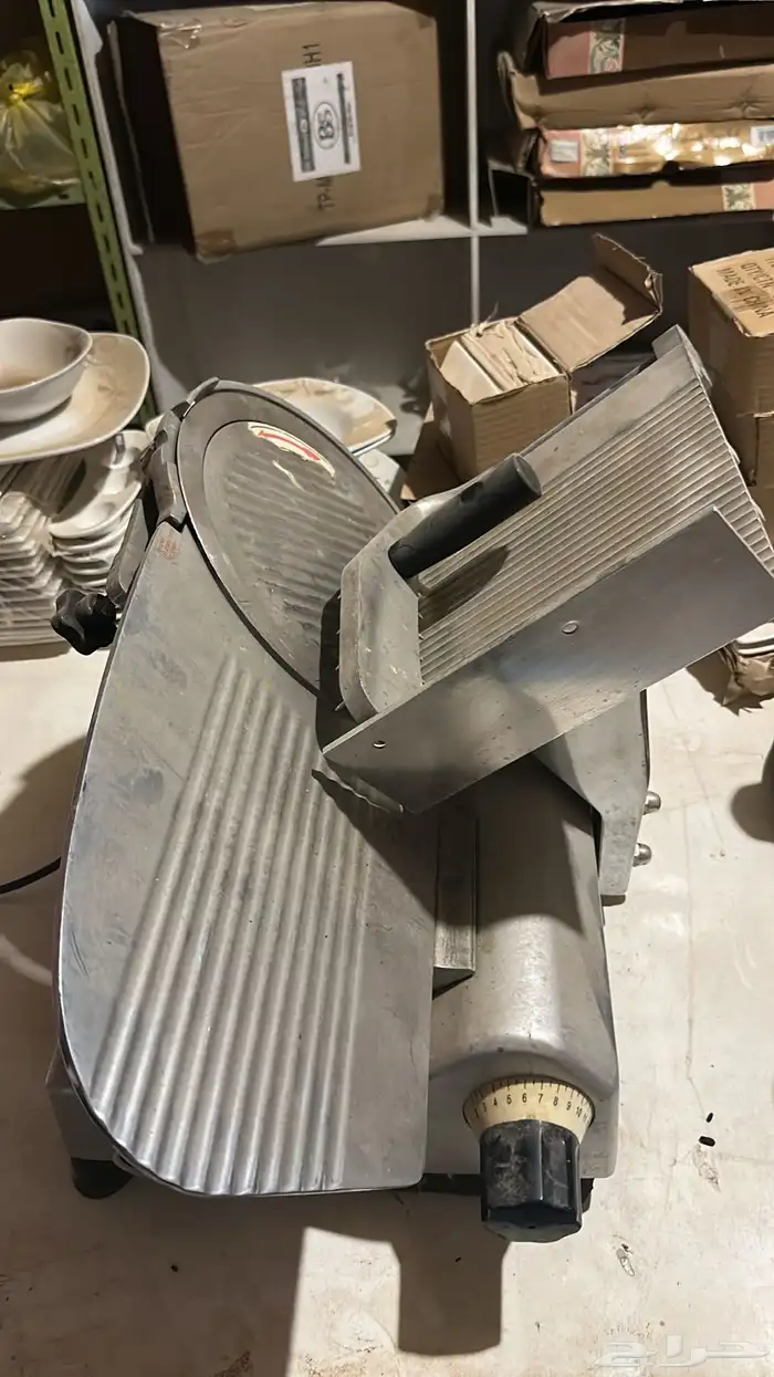 معدات مطعم كاملة بحالة نظيفة 29