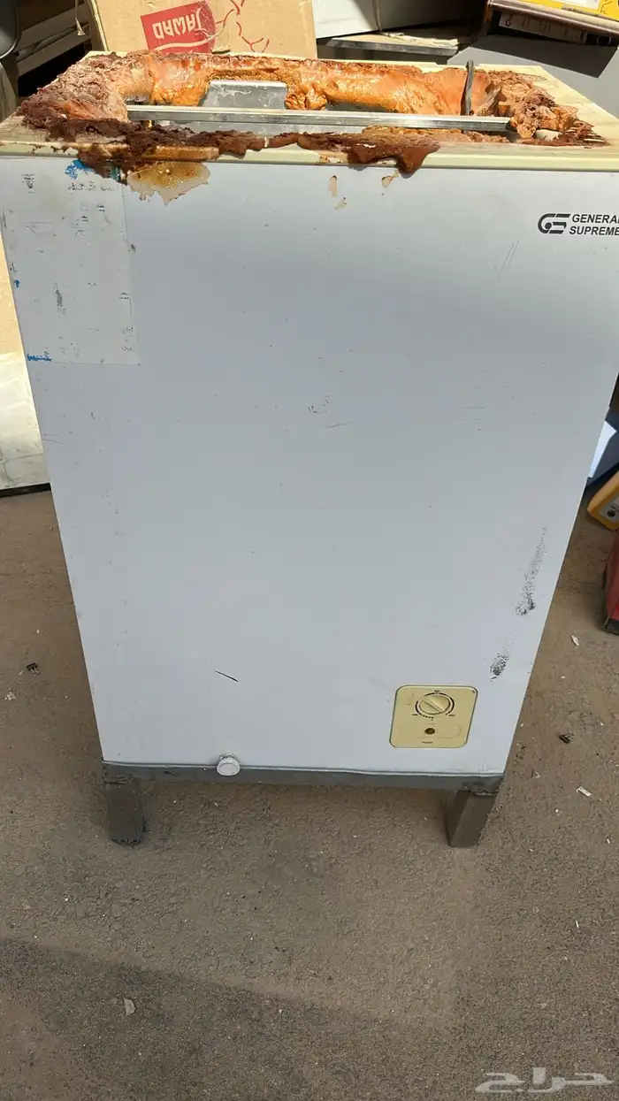 معدات مطعم كاملة بحالة نظيفة 82