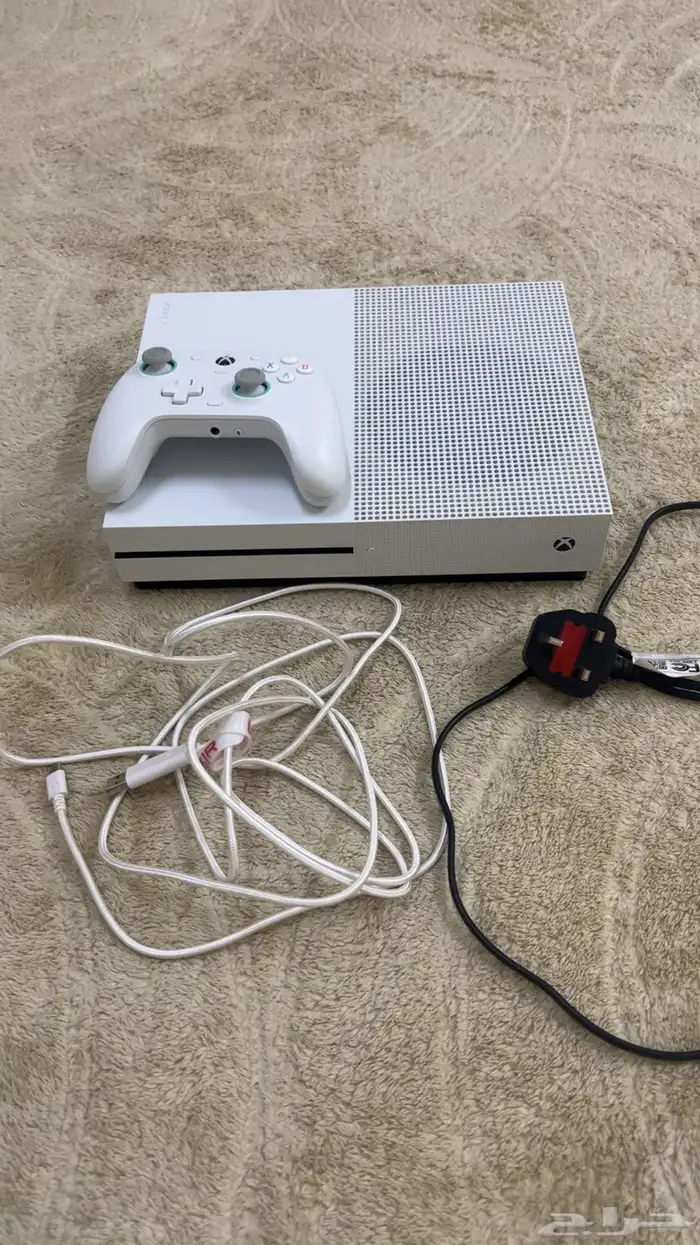 اكس بوكس نضيف مع يد وحساب فيه ألعاب اقبل البادل ب سوني 0