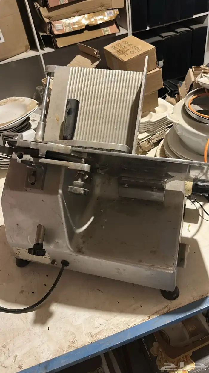 معدات مطعم كاملة بحالة نظيفة 28