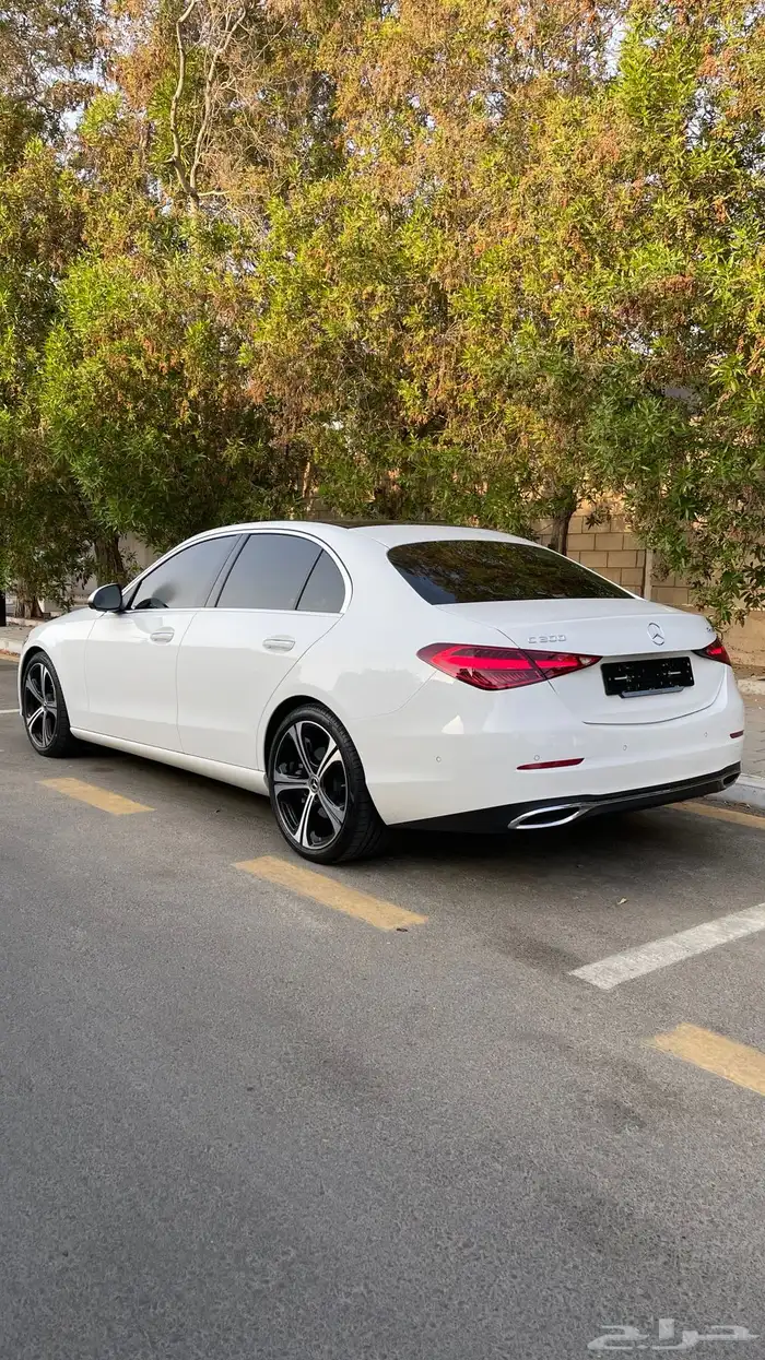 مرسيدس C300 2024 عداد 11 الف km ضمان الجفالي إلى 2026 3