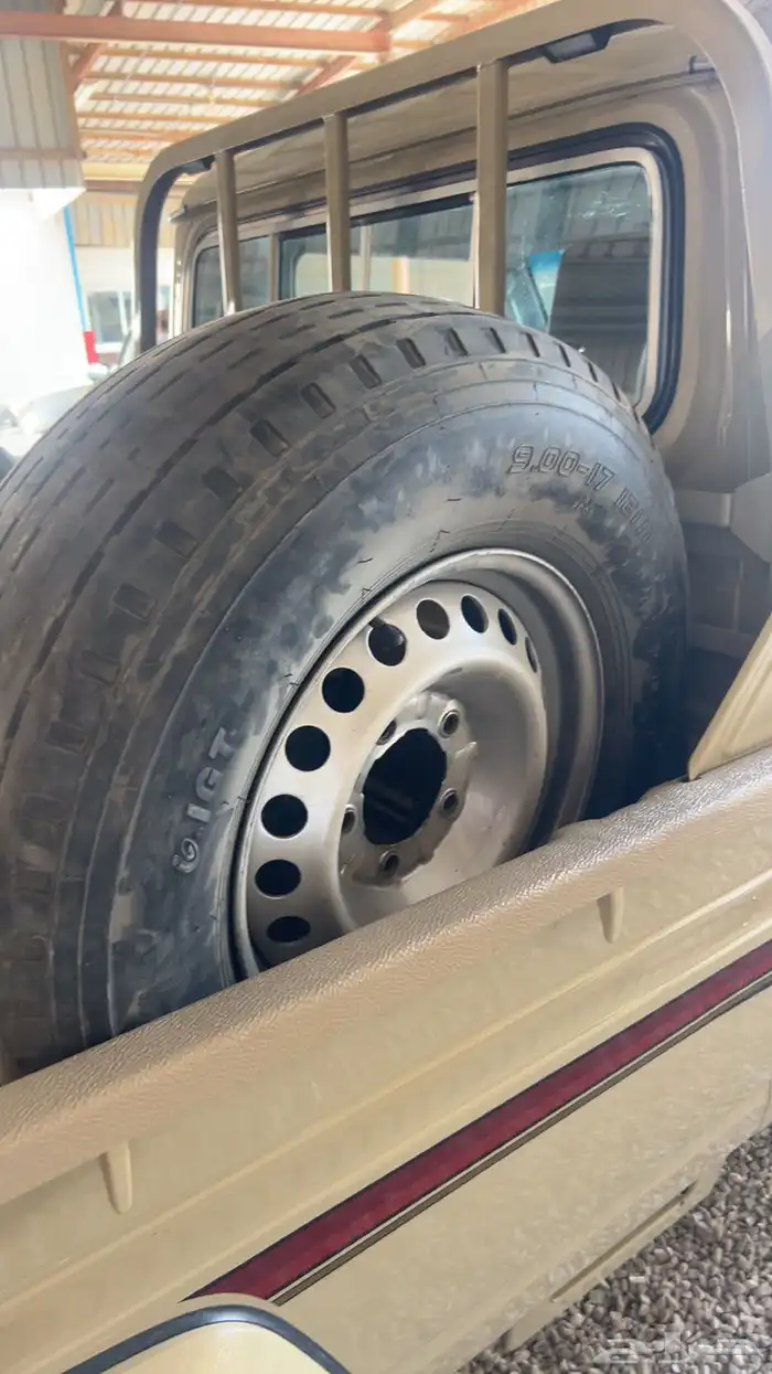 جنوط لاندكروزر هلل مقاس 17 بكفراتها بيلون 1
