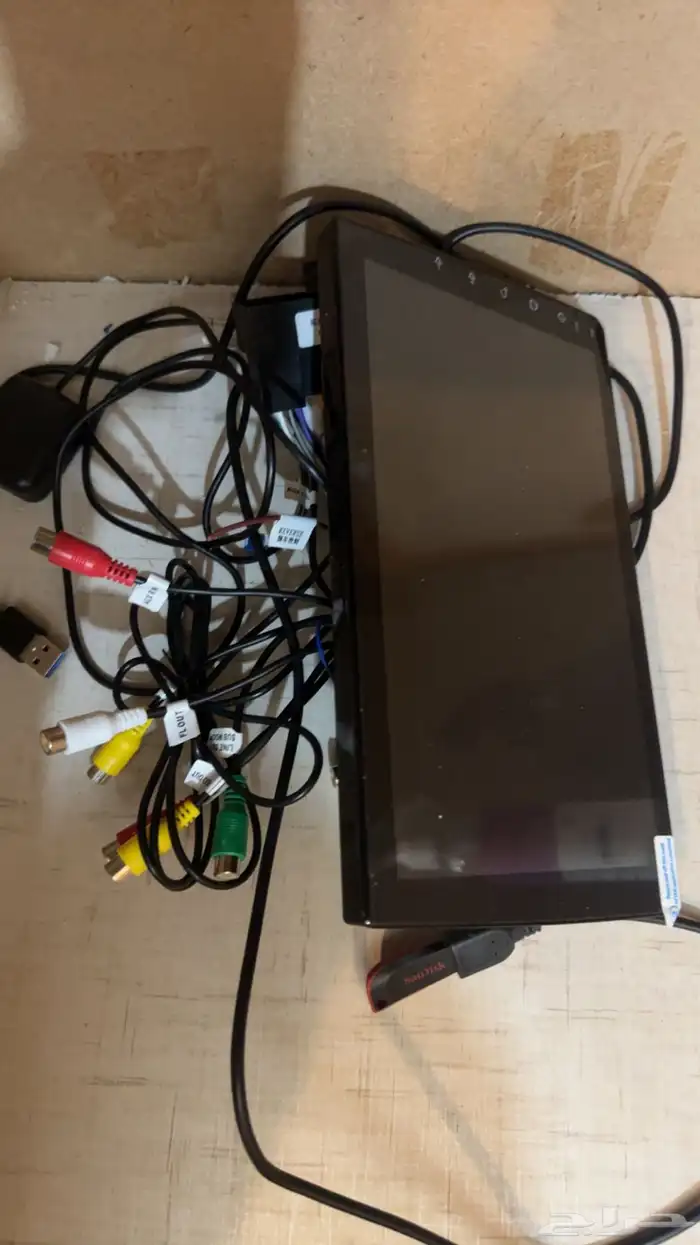 بلاستيشن سوني 4 فور للبيع نظيف ومعه اشرطه 2