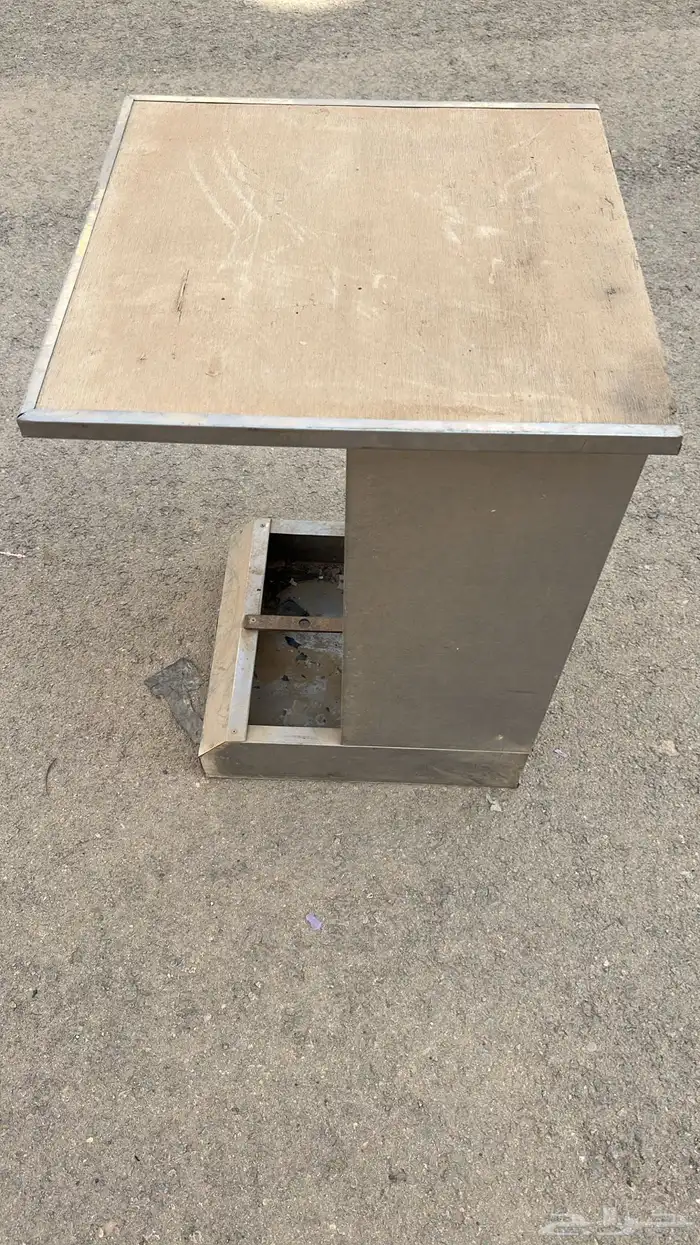 معدات مطعم كاملة بحالة نظيفة 73