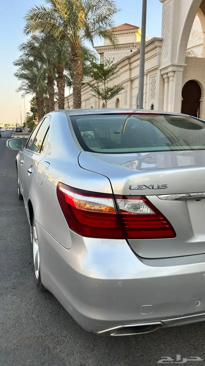 لكزس LS460 موديل 2010 سعودي 3
