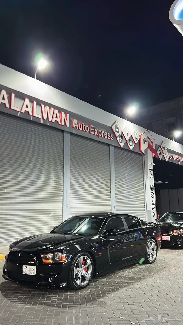 للبيع تشارجر 2014 رود اند تراك 9