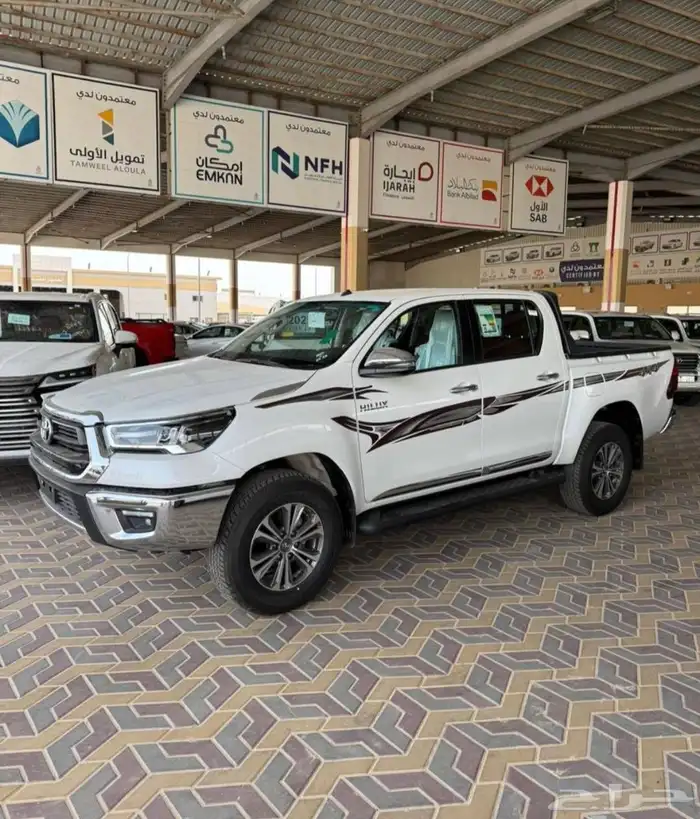 تويوتا هايلوكس بنزين اتوماتيك فل كامل سعودي( 2025 ) 0