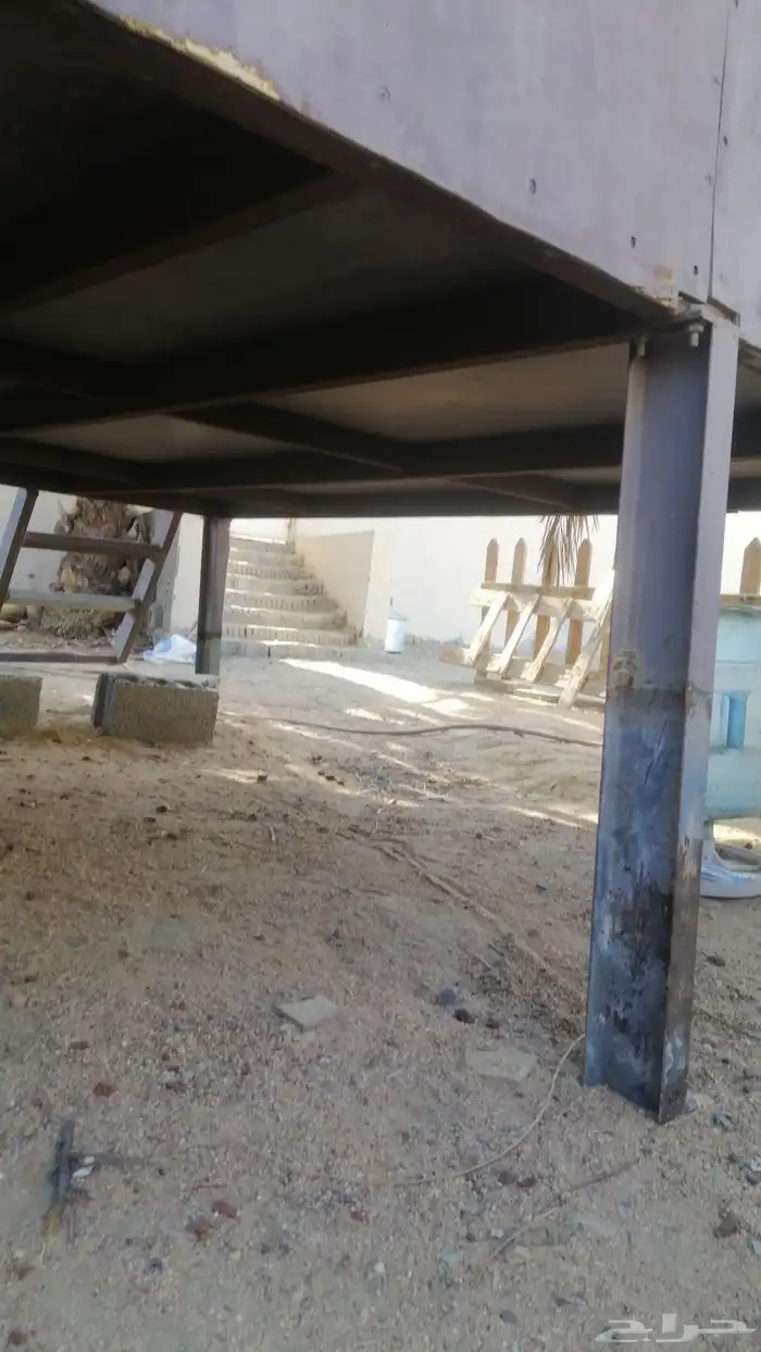 عزبه 3 في 3 نظيفه مرتفعه متر عن الارض بدون كفرات من داخلها 5