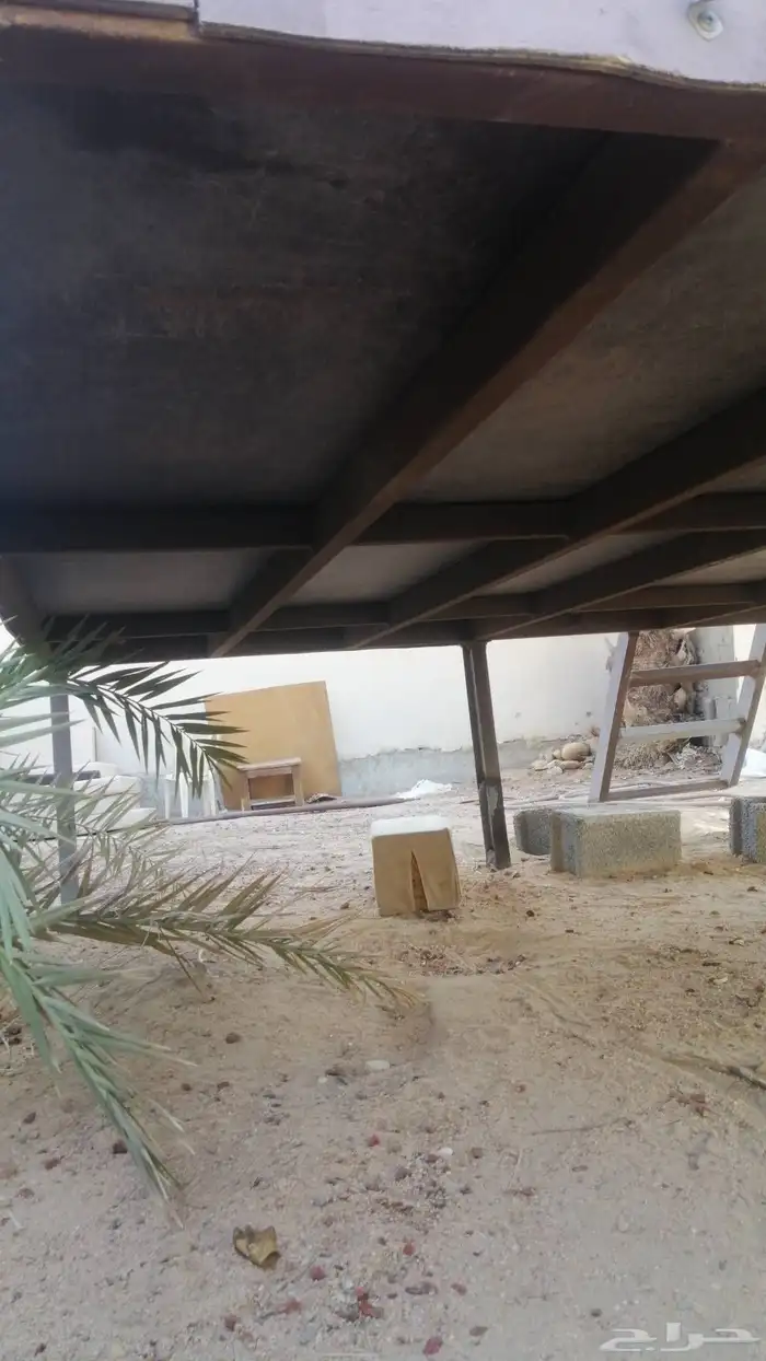 عزبه 3 في 3 نظيفه مرتفعه متر عن الارض بدون كفرات من داخلها 6