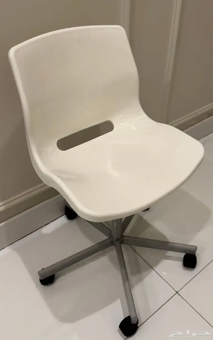 كرسي بعجلات من ايكيا مستخدم 1