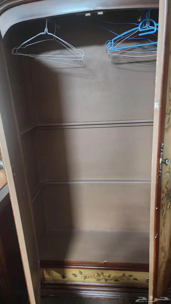 خزانة عبايات 1