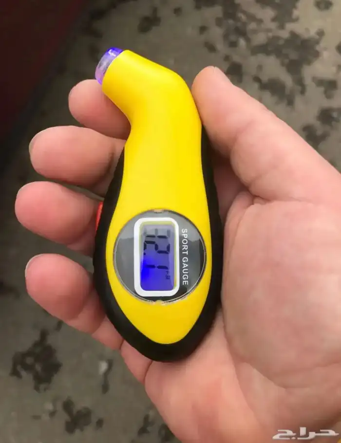 جهاز قياس ضغط الإطارات 2