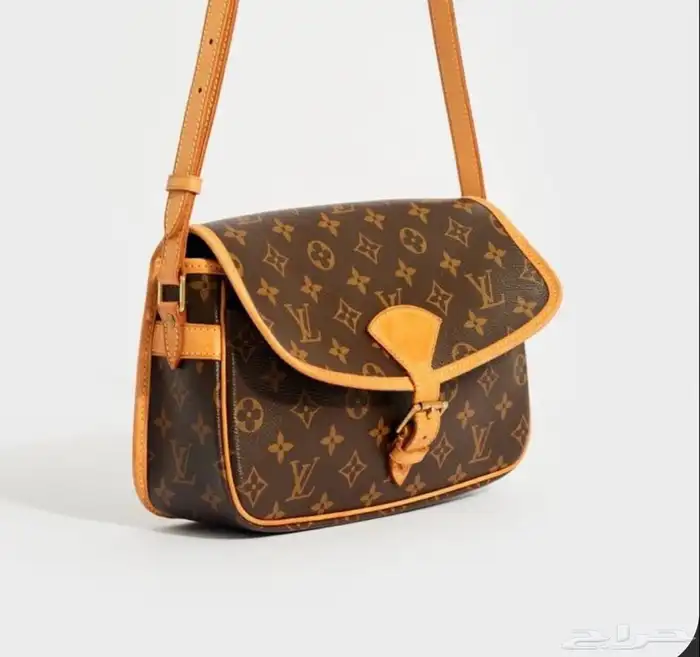 شنطه ماركات ديور قودشي شانيل وجميع إلى منزله متوفره لطلب 40