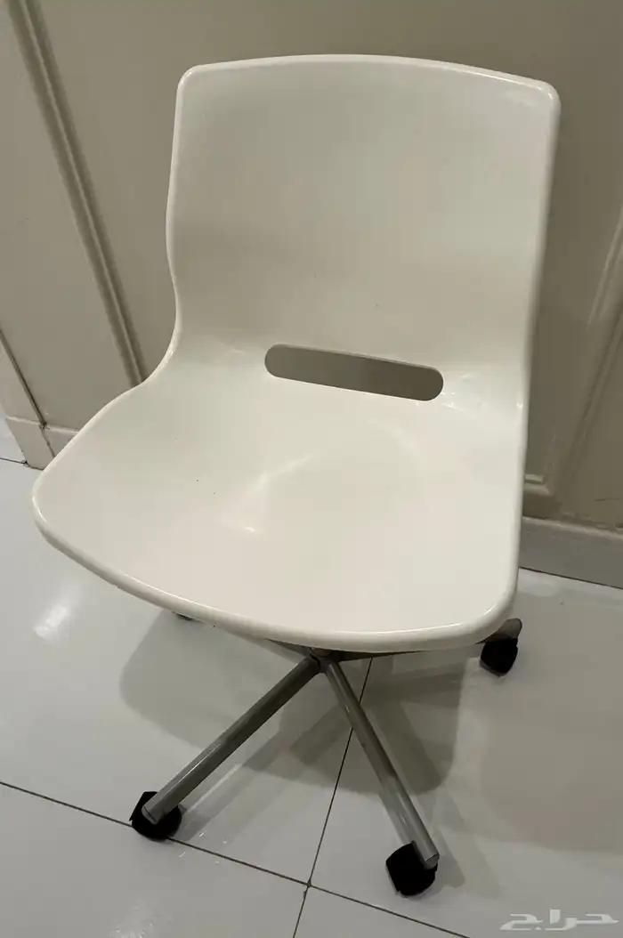 كرسي بعجلات من ايكيا مستخدم 2